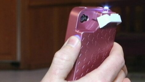 Elektro&scaron;oku apginkluotas telefonas