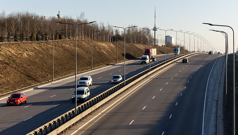 Nenaudojamas tiltas per Vakarinį aplinkkelį