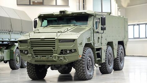 Lenkija pradeda serijinę &bdquo;Heron&ldquo; 6&times;6 &scaron;arvuotosios transporto priemonės gamybą.