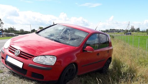 Kauno rajone nuo kelio nulėkęs &bdquo;VW Golf&ldquo;