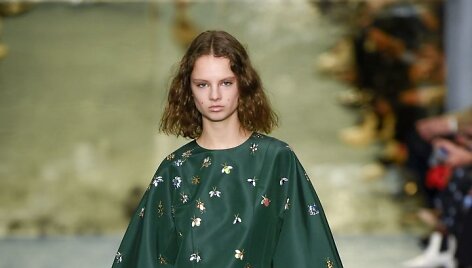 &bdquo;Carolina Herrera&ldquo; 2019&ndash;2020 m. rudens ir žiemos kolekcijos modelis