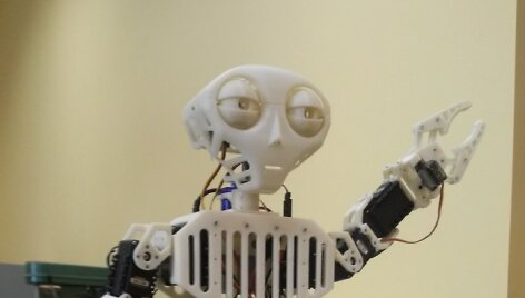 VGTU studentų sukurtas robotas &ndash; humanoidas