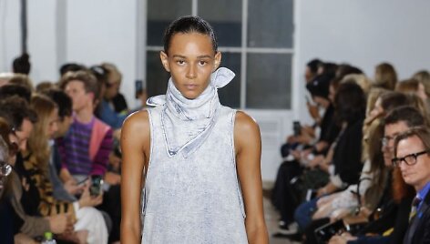 &bdquo;Proenza Schouler&ldquo; 2019 m. pavasario ir vasaros kolekcijos modelis