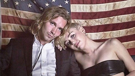 Miley Cyrus su buvusiu benamiu Jesse'iu