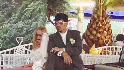 Joe Jonas ir Sophie Turner vestuvių akimirka 