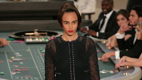 &bdquo;Chanel&ldquo; 2015 m. haute couture kolekcijos modelis