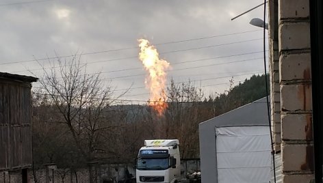 Ugnies stulpas Miškinių gatvėje matomas iš tolo