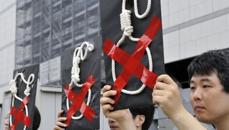 Protestas prie&scaron; mirties bausmę Hiroshi Maeue Japonijoje.