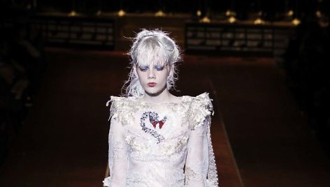 „Marc Jacobs“ 2016 m. pavasario-vasaros kolekcijos modelis