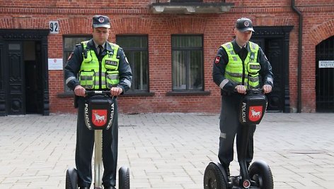 Kauno centre policijos pareigūnai toliau patruliuos su riedžiais