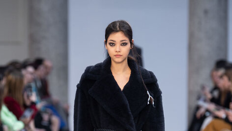 &bdquo;Max Mara&ldquo; 2020&ndash;2021 m. rudens ir žiemos kolekcijos modelis