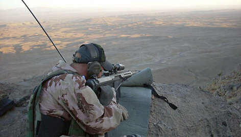 Snaiperis su stambaus kalibro &bdquo;Barrett 82 A-1&ldquo;