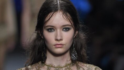 &bdquo;Alberta Ferretti&ldquo; 2016 m. rudens-žiemos kolekcijos modelis