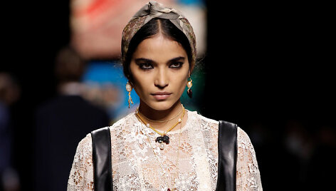 &bdquo;Christian Dior&ldquo; 2021 m. pavasario ir vasaros kolekcijos modelis