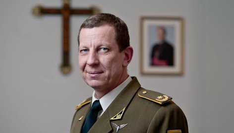 Kunigas Arnoldas Valkauskas