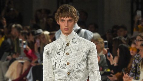 &bdquo;John Galliano&ldquo; 2019 m. pavasario ir vasaros kolekcijos modelis