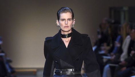 „Alexander McQueen“ 2019–2020 m. rudens ir žiemos kolekcijos modelis