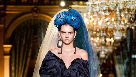 &bdquo;Vivienne Westwood&ldquo; 2020&ndash;2021 m. rudens ir žiemos kolekcijos modelis
