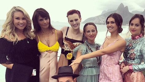 Heather Parry, Helena Christensen, Karen Elson, Jennifer Meyer, Da&scaron;a Žukova, Dakota Johnson ir Bono