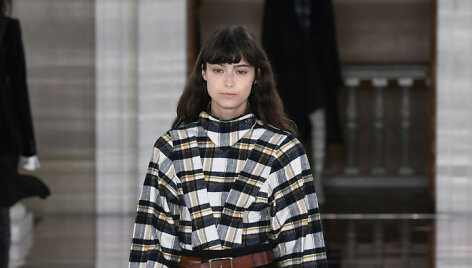 &bdquo;Victoria Beckham&ldquo; 2020&ndash;2021 m. rudens ir žiemos kolekcijos modelis