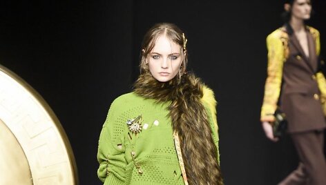 &bdquo;Versace&ldquo; 2019&ndash;2020 m. rudens ir žiemos kolekcijos modelis