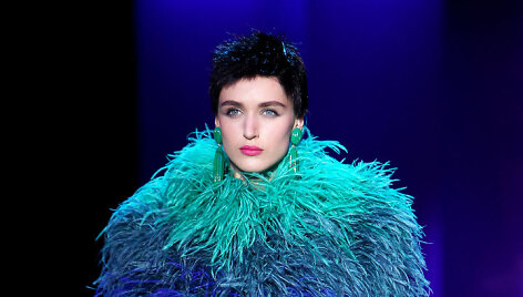 &bdquo;Armani Priv&eacute;&ldquo; 2015 m. rudens kolekcijos modelis
