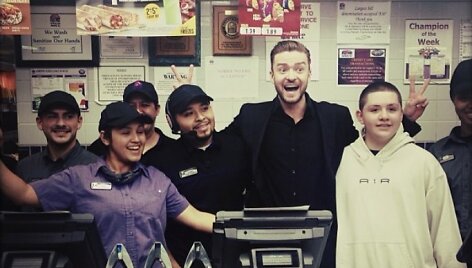 Justinas Timberlake'as &bdquo;Taco Bell&ldquo; užkandinėje