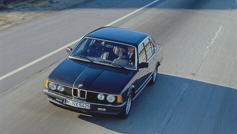 Pirmos kartos BMW 7 (1977-1986 m.)