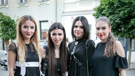Elvyra Monginienė su bičiulėmis