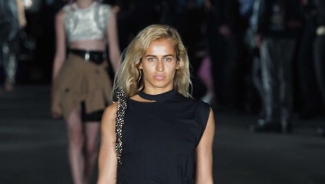 &bdquo;Alexander Wang&ldquo; 2018 m. pavasario ir vasaros kolekcijos modelis