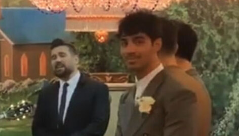 Joe Jonas ir Sophie Turner vestuvių akimirka 