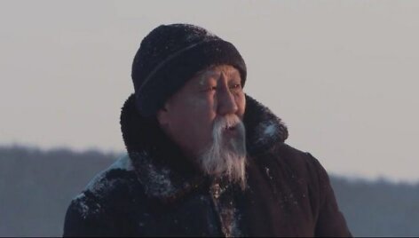 Kadras i&scaron; filmo ,,Laužas vėjyje''