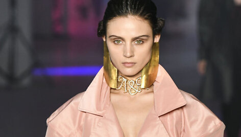 &bdquo;Vivienne Westwood&ldquo; 2020 m. pavasario ir vasaros kolekcijos modelis