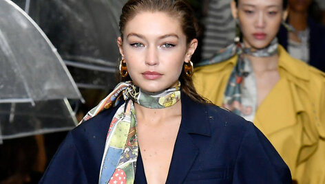 &bdquo;Lanvin&ldquo; 2020 m. pavasario ir vasaros kolekcijos modelis