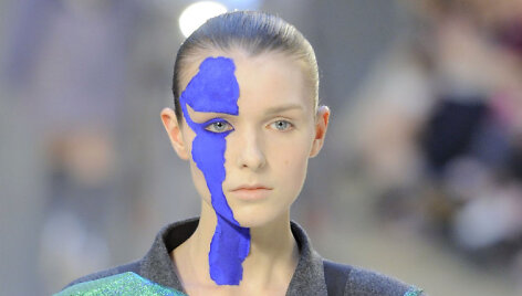 &bdquo;Maison Margiela&ldquo; 2015 m. auk&scaron;tosios mados kolekcijos modelis