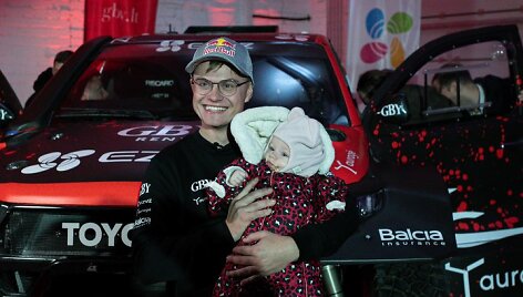 Rokas Baciu&scaron;ka pristatė Dakaro automobiį Toyota Hilux T1+ Ultimate Evo