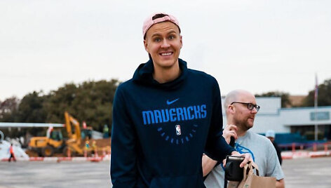 Prane&scaron;ama, kad Kristapas Porzingis atskrido i&scaron; Dalaso į Liepoją.