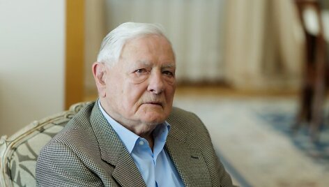 Valdas Adamkus savo namuose