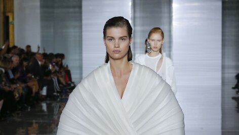 &bdquo;Balmain&ldquo; 2019 m. pavasario ir vasaros kolekcijos modelis