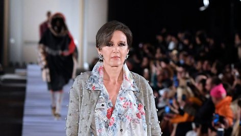 „Vivienne Westwood“ 2019–2020 m. rudens ir žiemos kolekcijos modelis