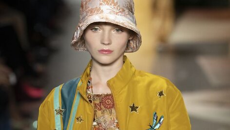 &bdquo;Anna Sui&ldquo; 2019 m. pavasario ir vasaros kolekcijos modelis