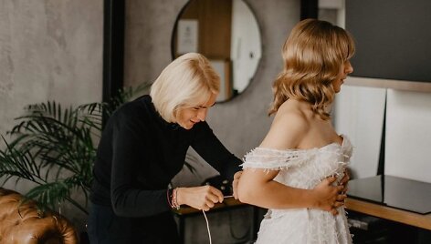 Karolina Meginytė vestuvėse imasi visų darbų