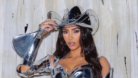 Kim Kardashian su Thierry Muglerio kurtu įvaizdžiu