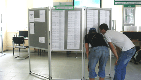 Sunkmečiu darbo ieškančių žmonių gretos padidėjo, tad įmonės turi iš ko rinktis, o reikalavimų kartelė nuolat kyla aukštyn. 