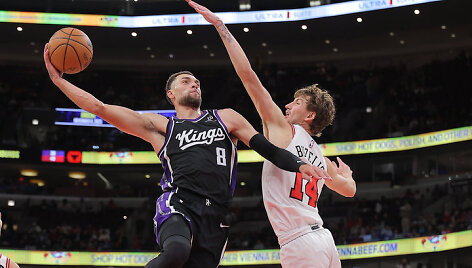 Zachas LaVine'as prie&scaron; Matą Buzelį