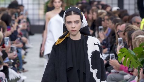 &bdquo;Valentino&ldquo; 2018&ndash;2019 m. rudens ir žiemos kolekcijos modelis