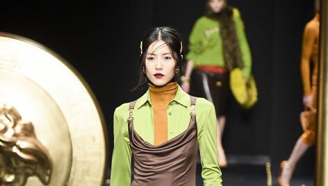 &bdquo;Versace&ldquo; 2019&ndash;2020 m. rudens ir žiemos kolekcijos modelis