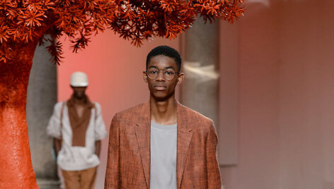 &bdquo;Ermenegildo Zegna&ldquo; 2018 m. pavasario-vasaros kolekcijos modelis 