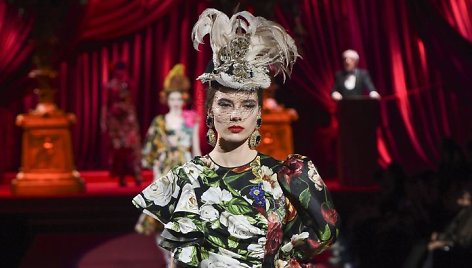 „Dolce & Gabbana“ 2019–2020 m. rudens ir žiemos kolekcijos modelis