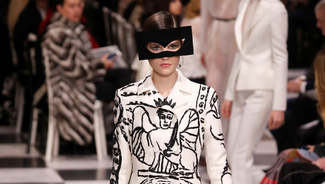 &bdquo;Christian Dior Haute Couture&ldquo; 2018 m. pavasario ir vasaros kolekcijos modelis